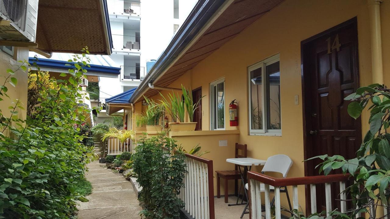 Blue Lagoon Inn & Suites Puerto Princesa Exterior photo