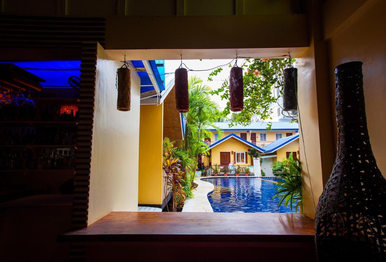 Blue Lagoon Inn & Suites Puerto Princesa Exterior photo